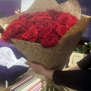 33 красные розы в Ровно фото