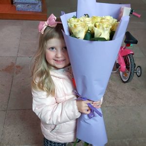 Букет 11 кремових троянд з доставкою в Рівно фото