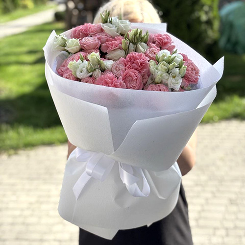 шикарний букет з еустомами, кущовими трояндами та гвоздиками в Рівному фото