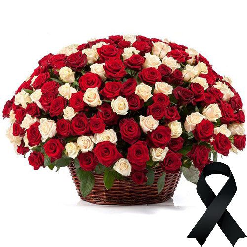 Фото товара 100 червоно-білих троянд у кошику в Ровно