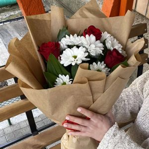 фото товара Букет из 3 роз и хризантем в Ровно фото
