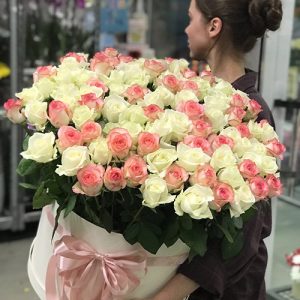 101 белая и розовая роза в Ровно фото