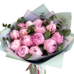 Фото товара 15 светло-розовых пионов с зеленью в Ровно