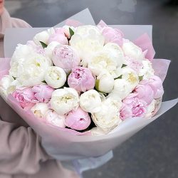 Фото товара 45 белых и розовых пионов в Ровно