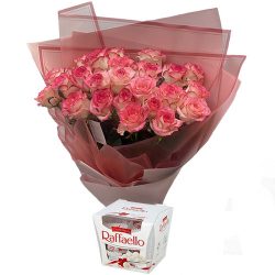 Фото товара 25 рожевих троянд із цукерками в Ровно